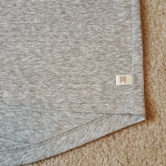 Victoria's Secret heathered grey size Large tee - Picture 6 of 8